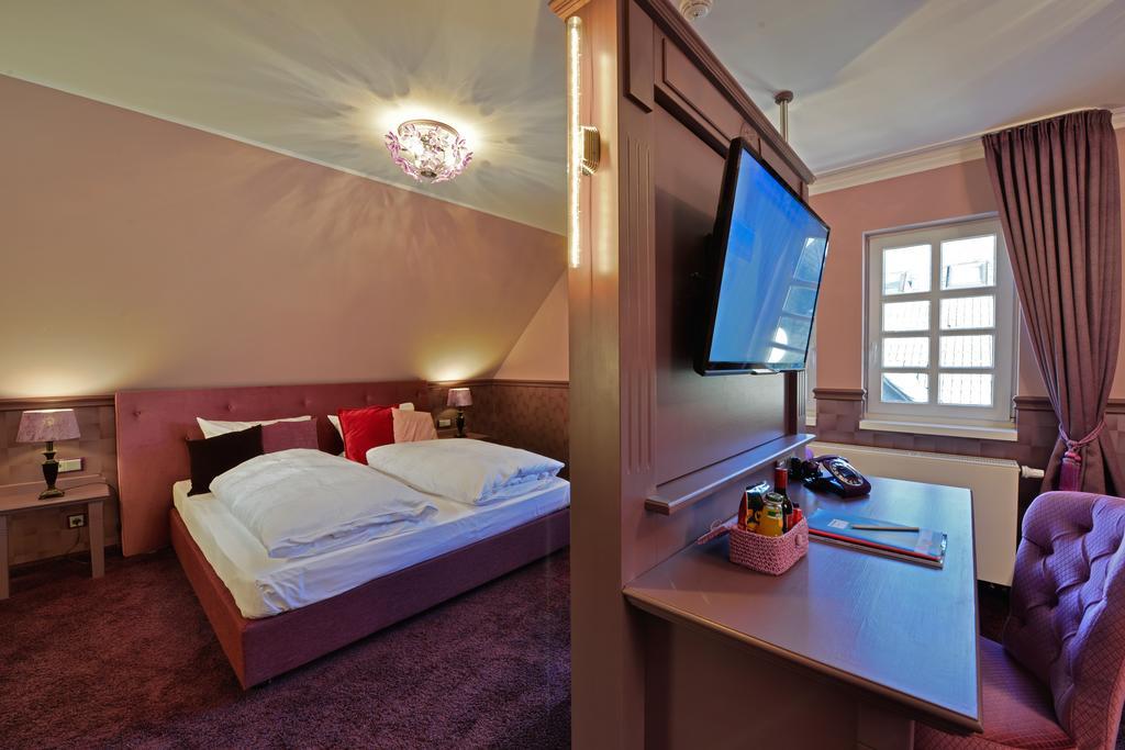 Hotel Alte Schule Бад-Берлебург Экстерьер фото