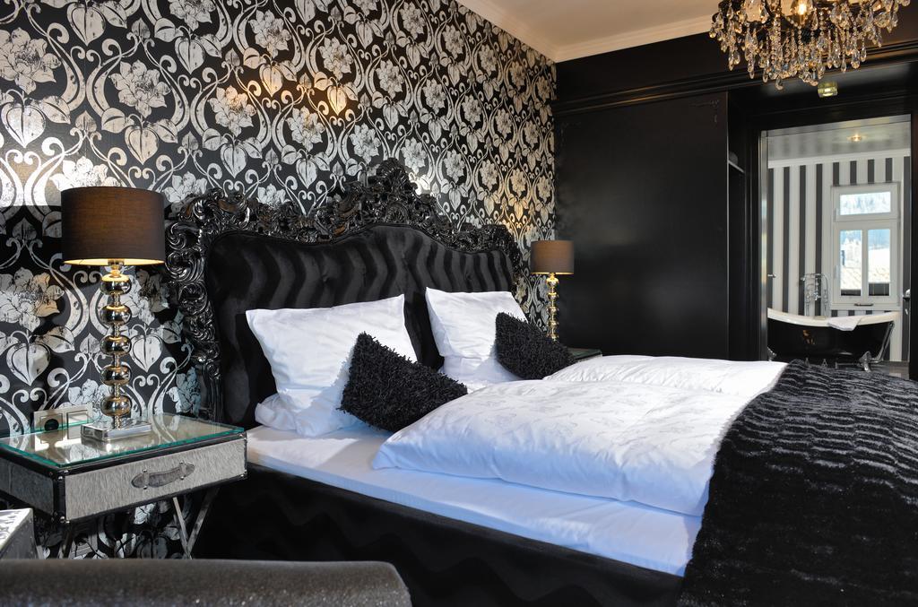 Hotel Alte Schule Бад-Берлебург Экстерьер фото